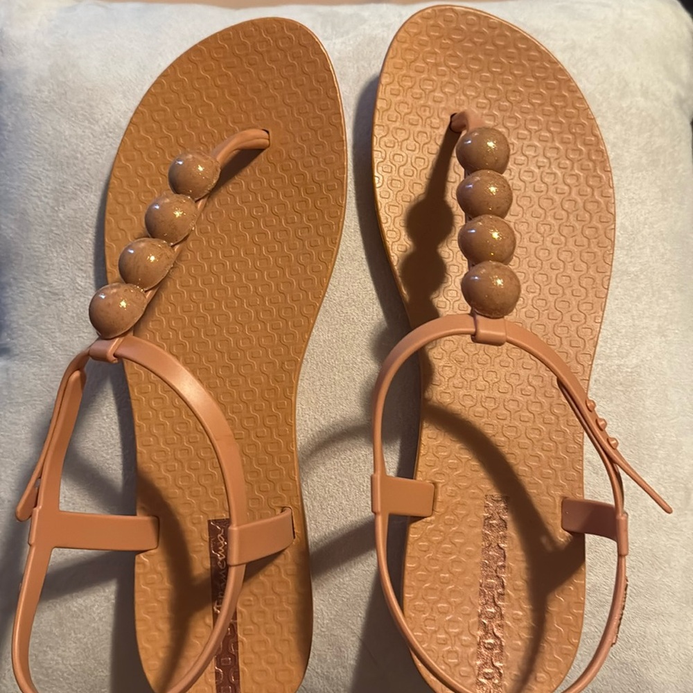 Ipamema new coral color sandals US 9